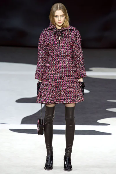 Look 25